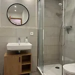 Cozy For 2 Near Train Station Διαμέρισμα *