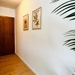 Cozy For 2 Near Train Station Διαμέρισμα Mering