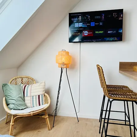 Διαμέρισμα Cozy For 2 Near Train Station