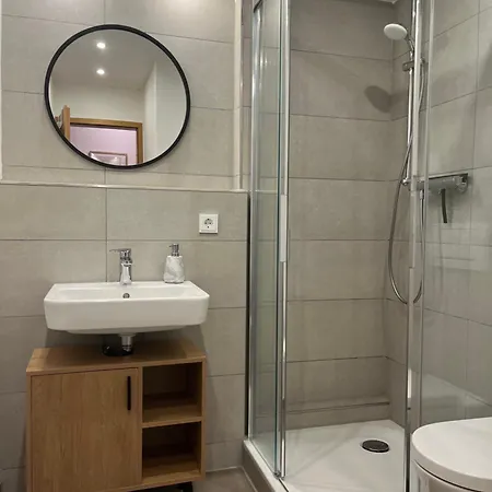 Cozy For 2 Near Train Station 公寓 *