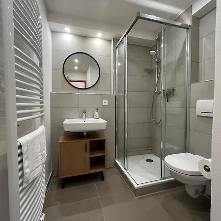 Cozy For 2 Near Train Station 公寓 *