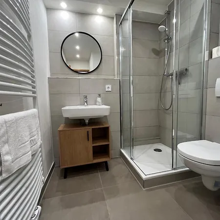 公寓 Cozy For 2 Near Train Station Mering