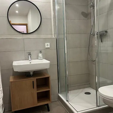 Cozy For 2 Near Train Station 公寓