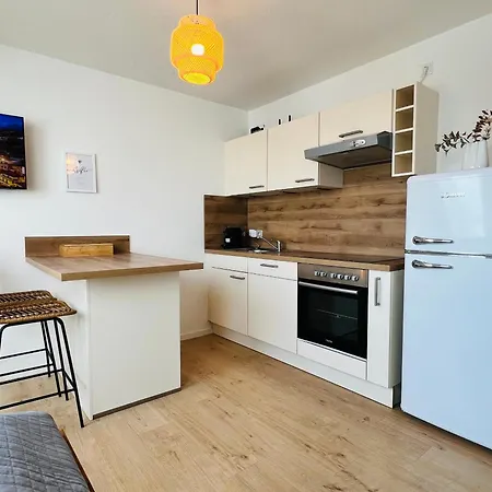 Cozy For 2 Near Train Station