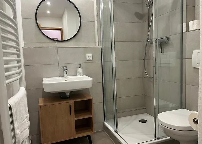 Cozy For 2 Near Train Station شقة